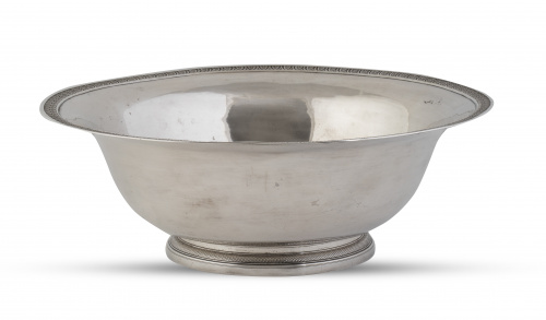 Jofaina de plata con cenefa en los bordes. Barcelona, Car