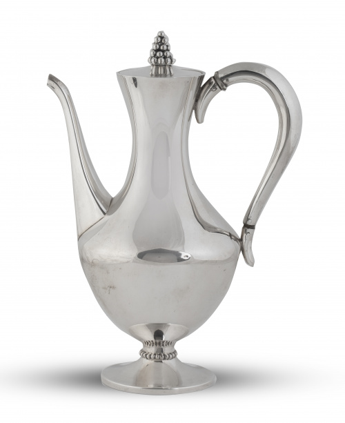 Cafetera de plata de la casa Jensen de Barcelona. Mediado