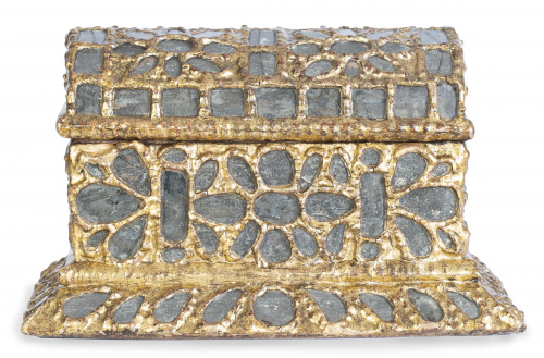 Caja de "luces" de madera dorada y espejos. México, Nueva