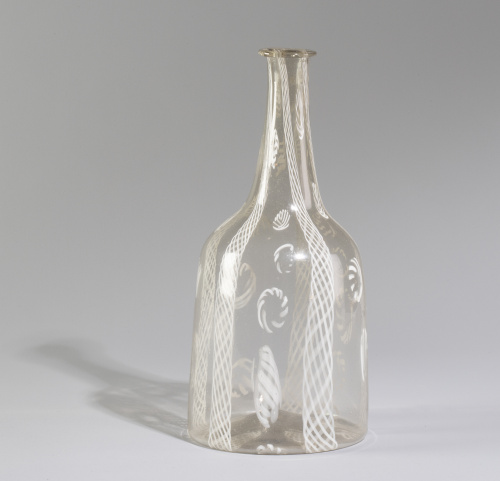 Botella de vidrio trasparente con decoración de "latticinio