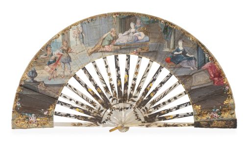 Abanico con varillaje de nácar con aplicaciones metálicas y