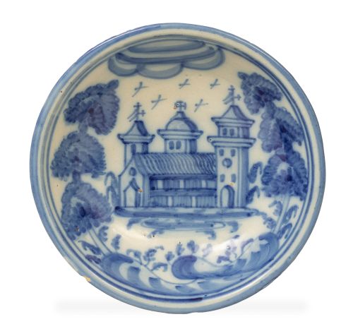 Plato de cerámica esmaltada en azul de cobalto y blanco, co