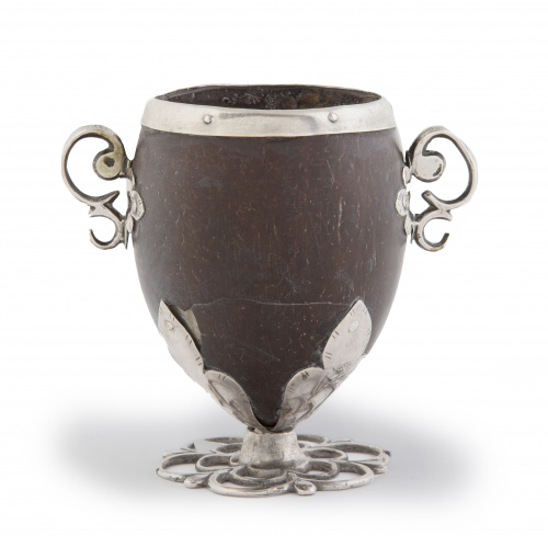 Coco chocolatero con montura de plata.S. XVIII.