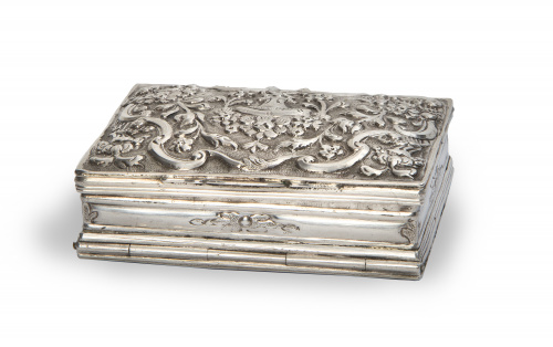 Tabaquera de plata de doble tapa.Trabajo colonial, S. XVI