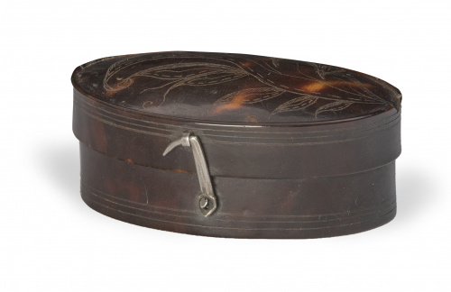 Caja relicario de viaje en carey, interior con Virgen y fil