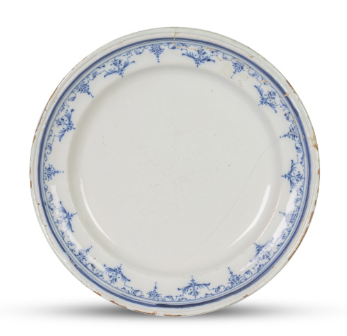 Plato de cerámica esmaltada en azul de cobalto de la serie 