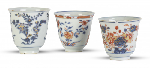 Conjunto de tres jícaras en porcelana de estilo Imari esmal