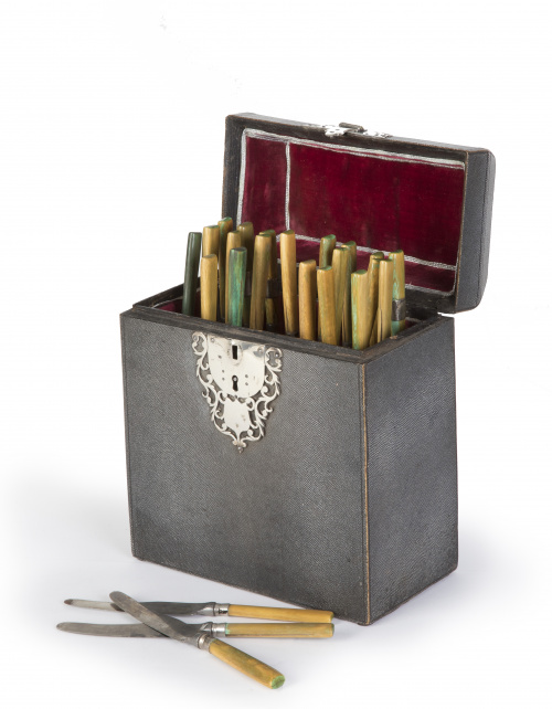 Cofre para cubiertos con alma de madera en galuchat y cerradura de