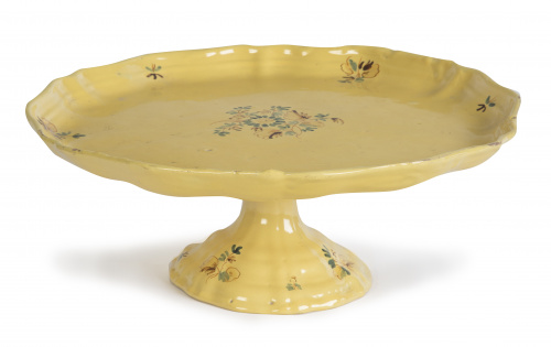 Salvilla en cerámica de Alcora esmaltada en amarillo, con r