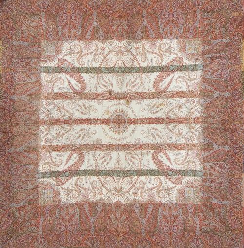 Pasley en lans sobre campo beige y blanco.S. XIX