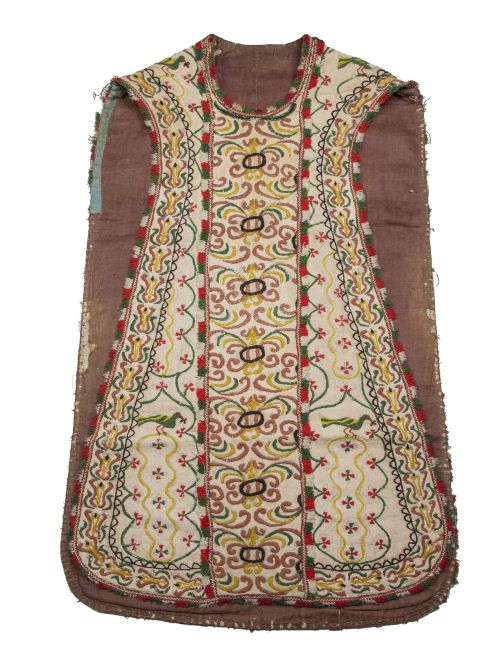 Casulla bordada con hilos de color decorado, con flores y p
