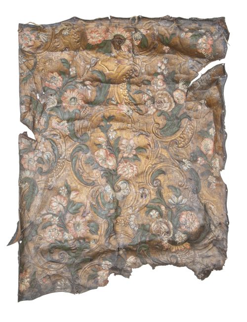 Cordobán, piel moldeada y policromada y dorada.Trabajo es