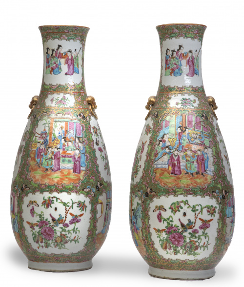 Pareja de jarrones en porcelana esmaltada.Cantón, S. XIX