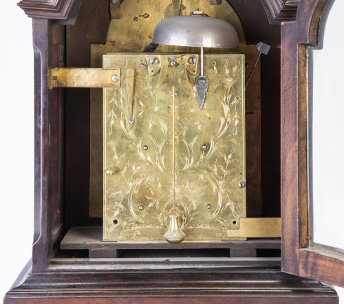 William Creak London*.Bracket con caja de madera de caoba