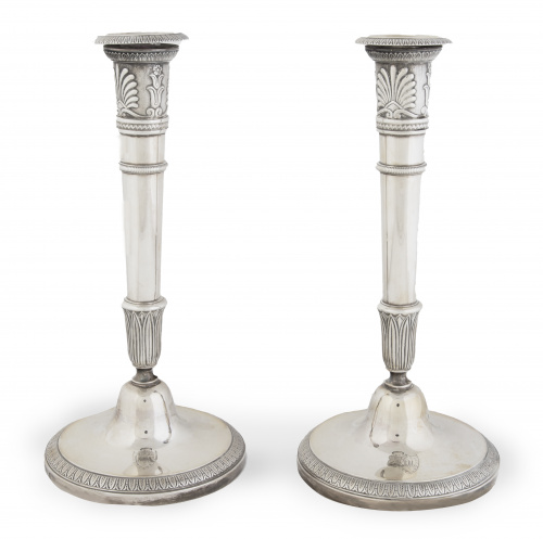 Pareja de candeleros de estilo imperio de plata, ley 950. C