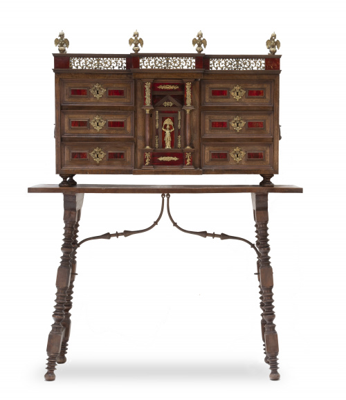 Papelera de madera de nogal con aplicaciones de carey y met