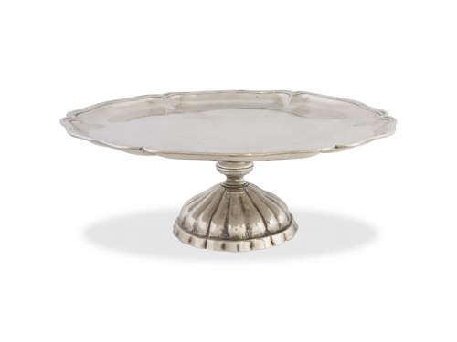 Salva con pie de plata.España, S. XVIII.