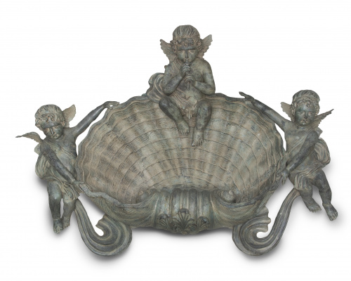 Fuente de jardín en hierro en forma de venera con tres putt