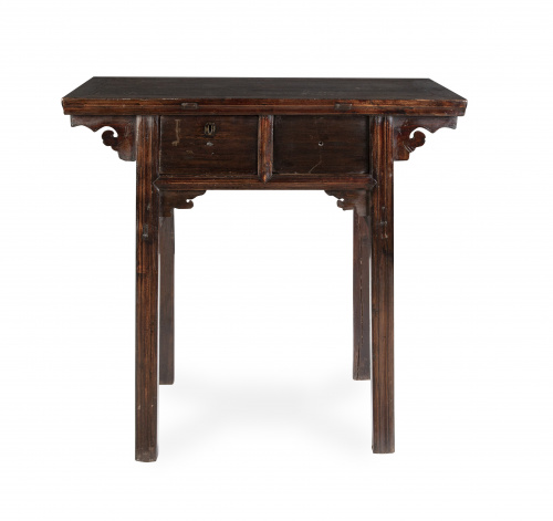 Consola de madera tallada.China, S. XIX.