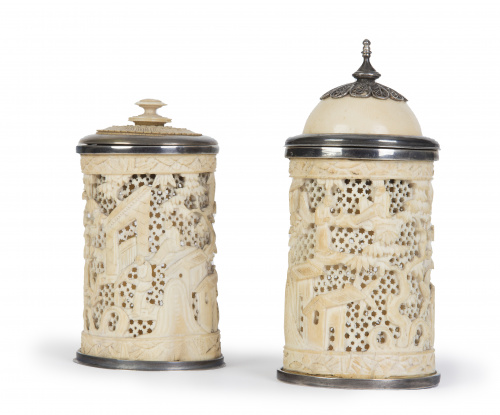 Dos botes cilíndricos de marfil tallado y calado, con montu