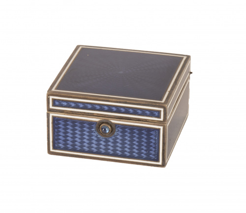 Robert Linzeler (1872-1941)*.Caja art decó en plata dorad