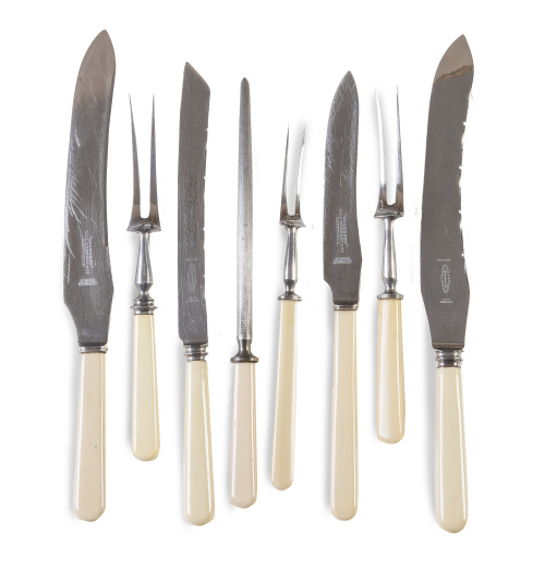 Lote de ocho cubiertos con mangos de marfil, pp. del S. XX.