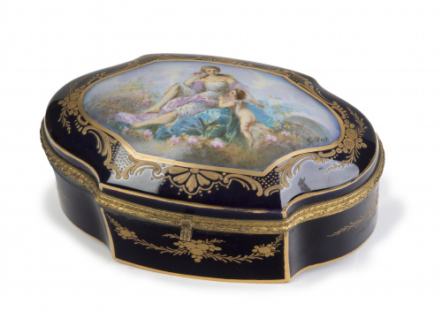 Caja en porcelana esmaltada siguiendo modelos de Sèvres.S