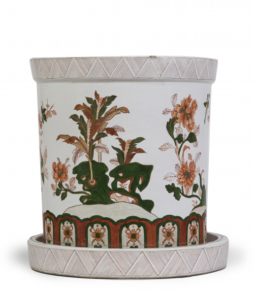 Macetero con decoración floral.Fundación de Gremios, S. X