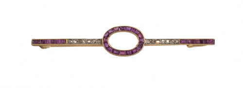 Broche alfiler c. 1910 con rubíes calibrados y diamantes 