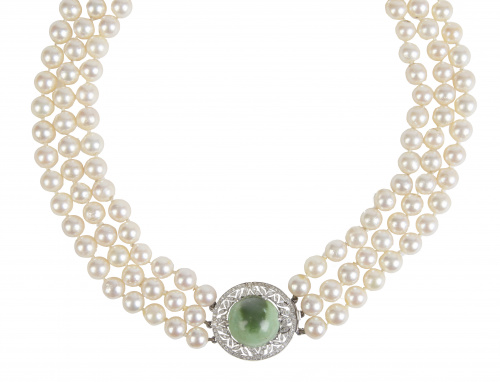 Collar Art-Decó de tres hilos de perlas chocker, con gran c