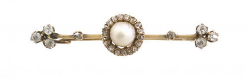 Broche de pp. S. XX con perla fina central orlada de diaman