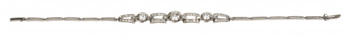 Pulsera de pp. S. XX con tres brillantes entre eslabones ca