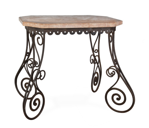 Mesa de jardín de patas de hierro forjado y tapa ochavada d