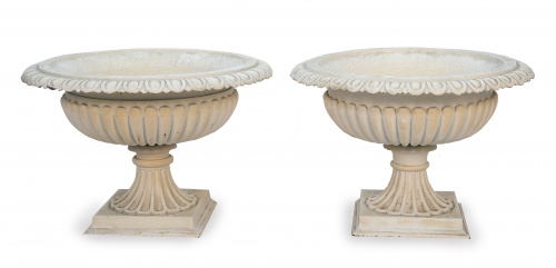 Pareja de copas de jardín en hierro colado y pintado de bla