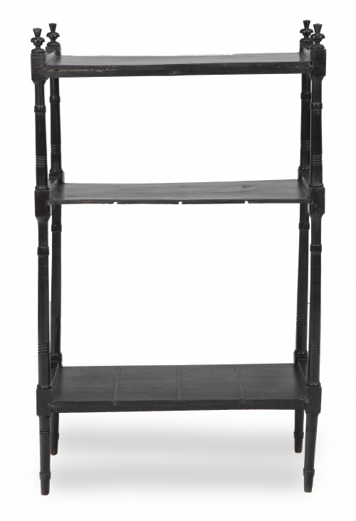 Etagére lacado en negro.S. XX.