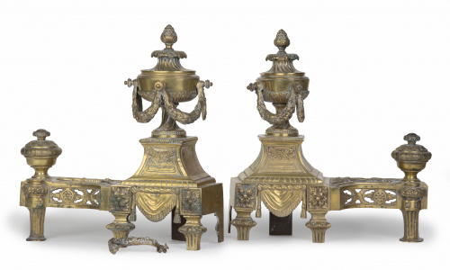 Pareja de morillos de bronce de estilo Luis XVI, S. XIX.