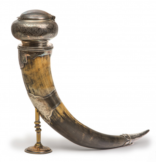 Trofeo de cuerno montado en plata. Trabajo inglés, S. XIX