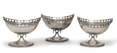 Tres centros en plata de estilo fernandino.López, Madrid,