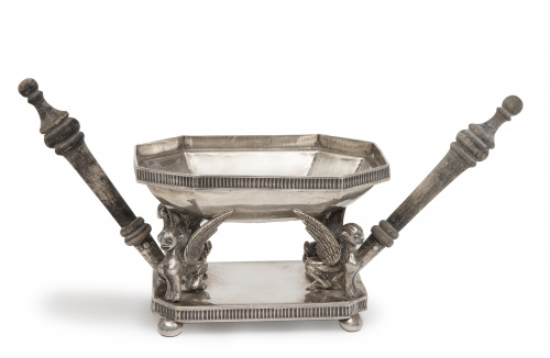 Chofeta o braserillo en plata de estilo fernandino.López,