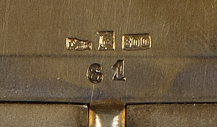 “Vanity-Case” en plata dorada y zafiros cabujón.Louis Kup