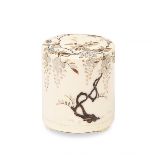 Cajita de tocador Shibayama en marfil con incrustaciones de