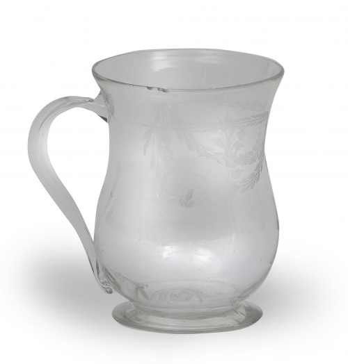 Jarro de vidrio incoloro con decoración garabada a la rueda