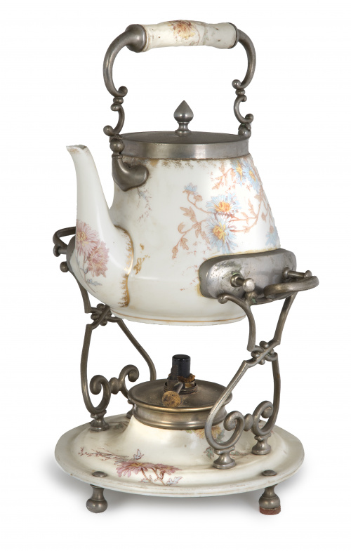 Tetera de esmalte y metal con flores pintadas, pp. del S. X