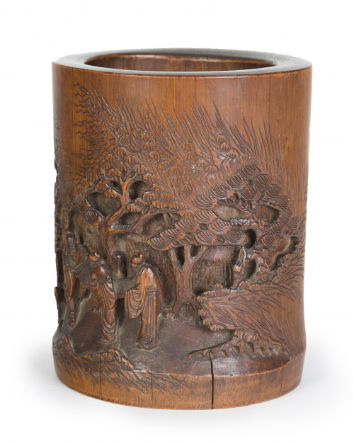 Bote para pinceles en bambú tallado con personajes entre ár