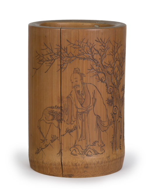 Bote para pinceles de bambú con decoración grabada con pers