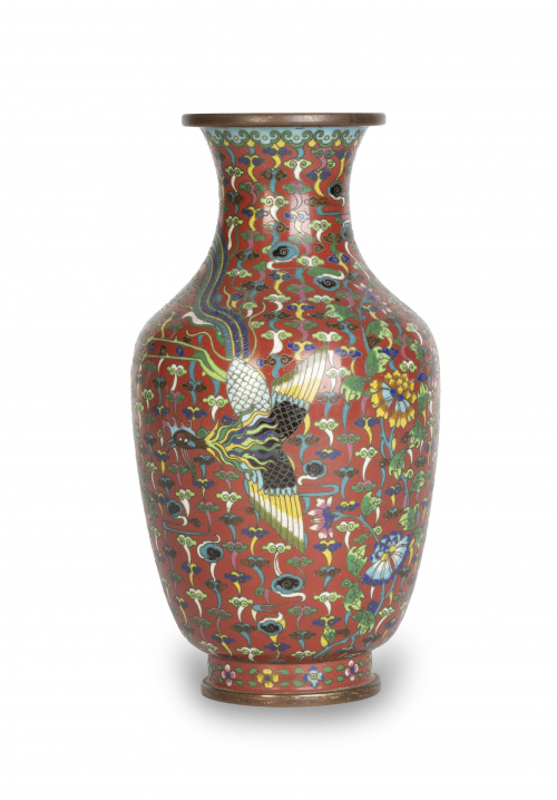 Jarrón en esmalte cloisonné con decoración de dragón, peoní