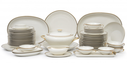 Vajilla en porcelana esmaltada y dorada decorada con retícu