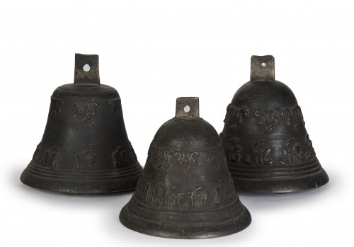 Lote de tres campanas de bronce, España, S. XIX.
