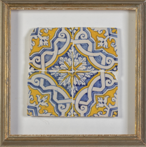 Panel de cuatro azulejos de cerámica esmaltada en azul coba