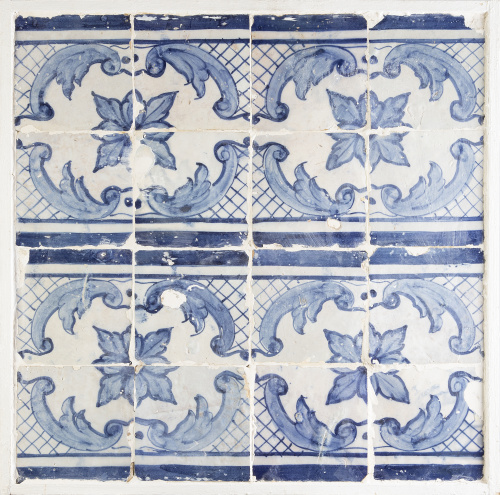 Panel de dieciséis azulejos de cerámica esmaltada en azul d